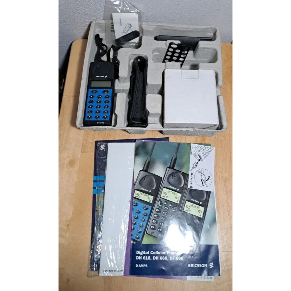 Ericsson DH 618 Cellphone in Original Box NOT TESTED AS IS